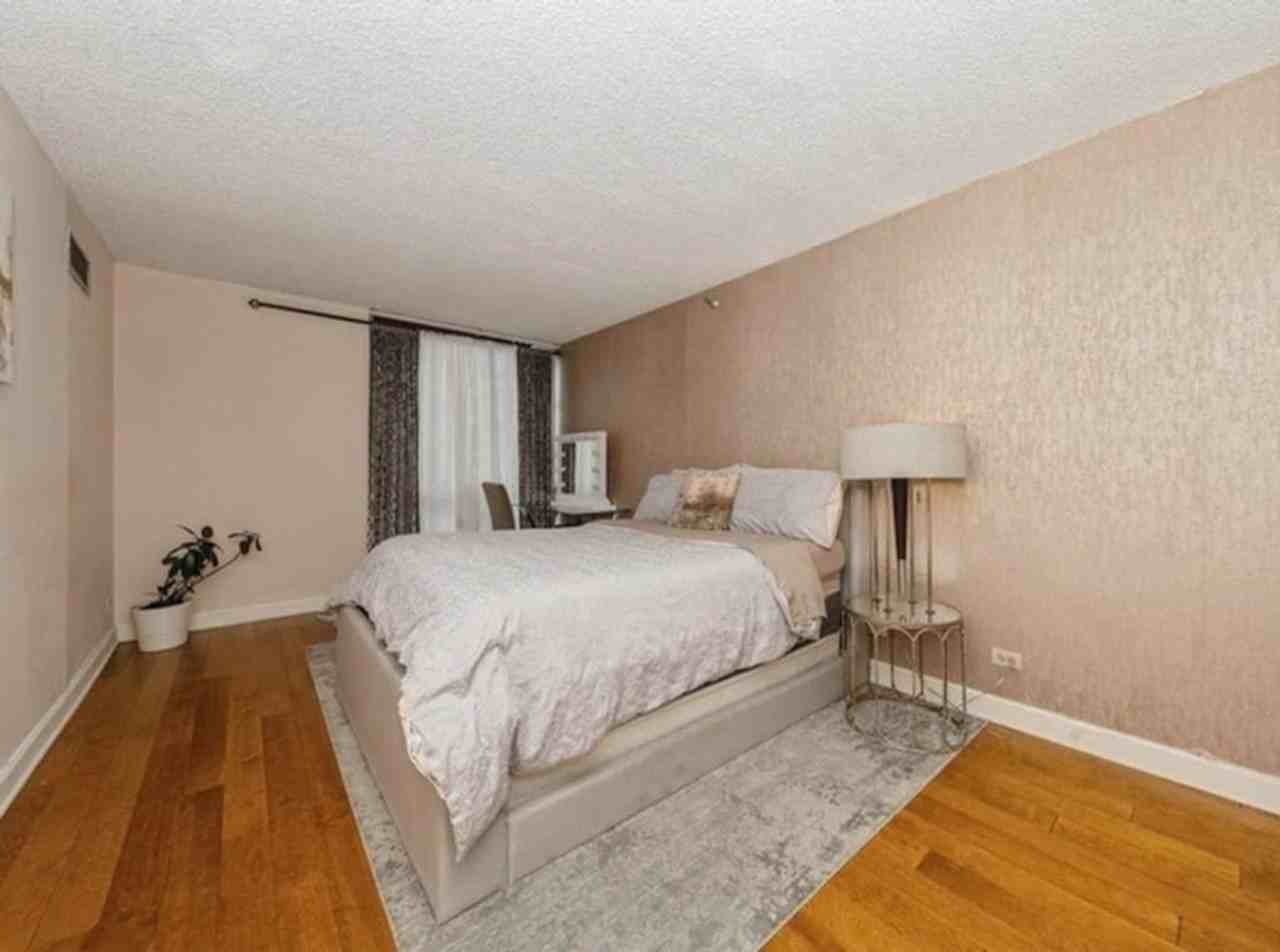 224 N Clark St #1397246P - Photo 3 of 6