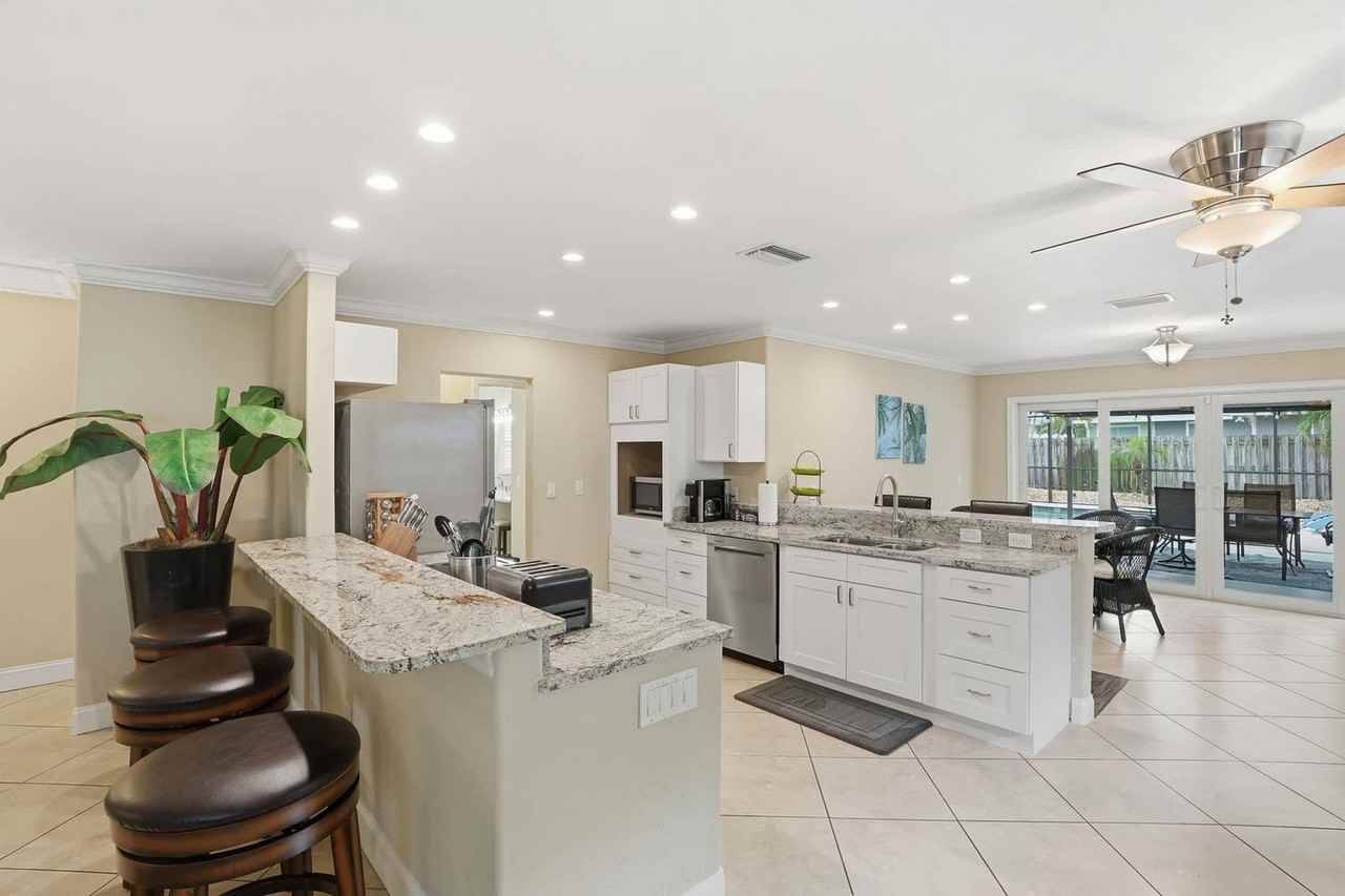 660 100th Ave N #1404250P - Photo 7 of 37