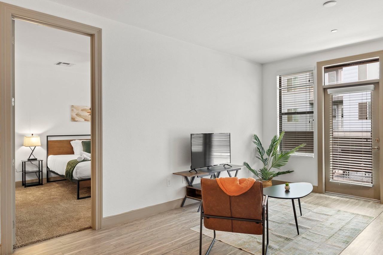 555 N College Ave #1014441P - Photo 4 of 29