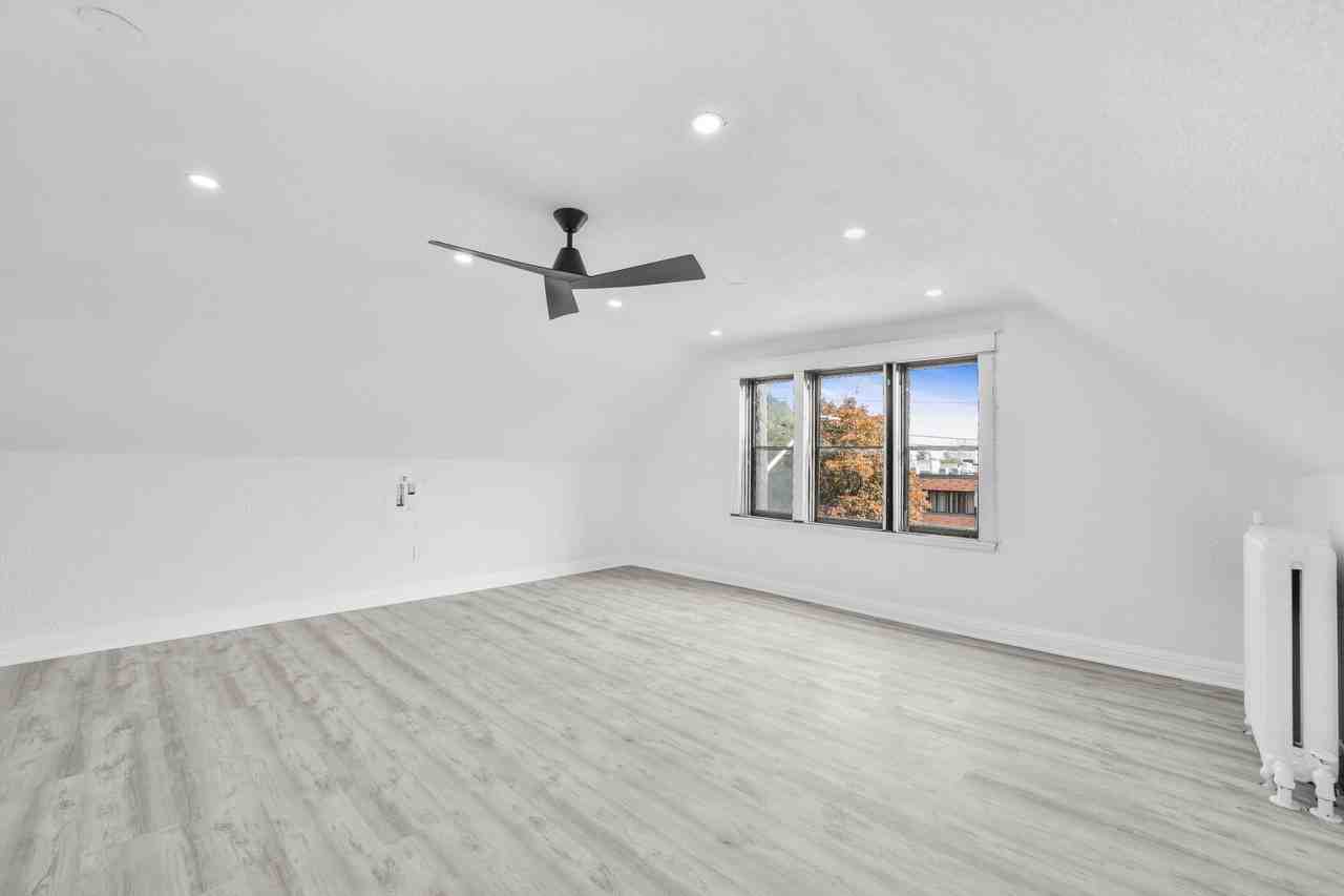 166 Wentworth Street South #3 - Photo 4 of 20