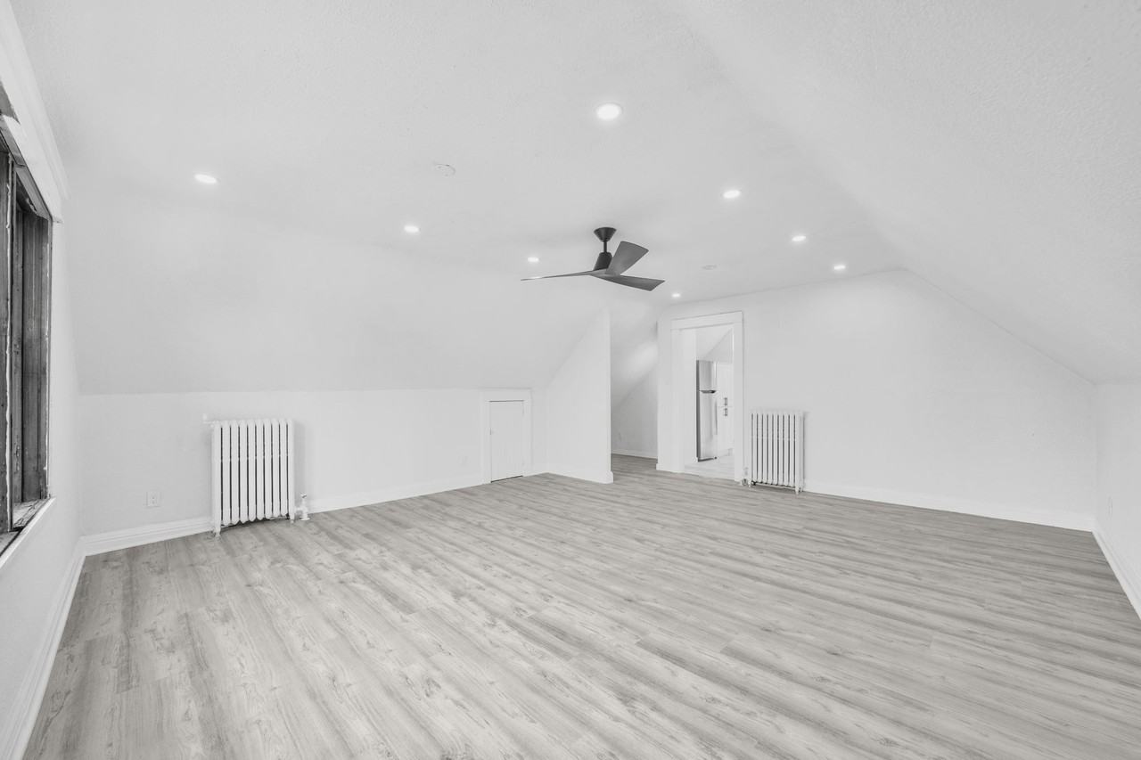 166 Wentworth Street South #3 - Photo 5 of 20