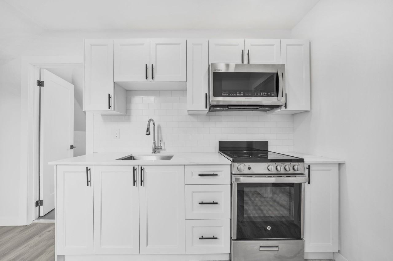 166 Wentworth Street South #3 - Photo 6 of 20