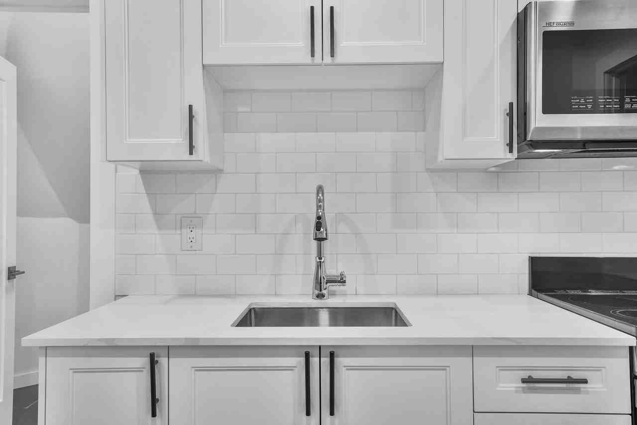 166 Wentworth Street South #3 - Photo 7 of 20