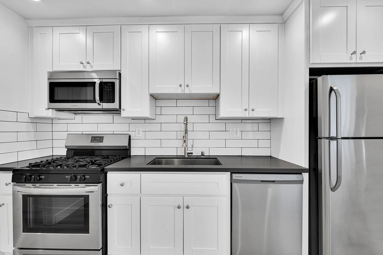 1240 W 29th St - Photo 6 of 50