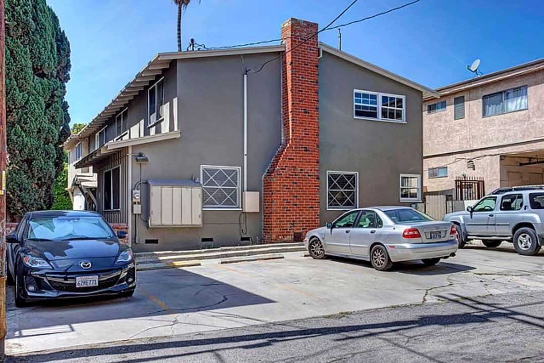 1532 S Bundy Dr - Photo 3 of 30