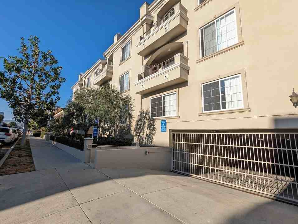 1730 Colby Ave - Photo 3 of 8