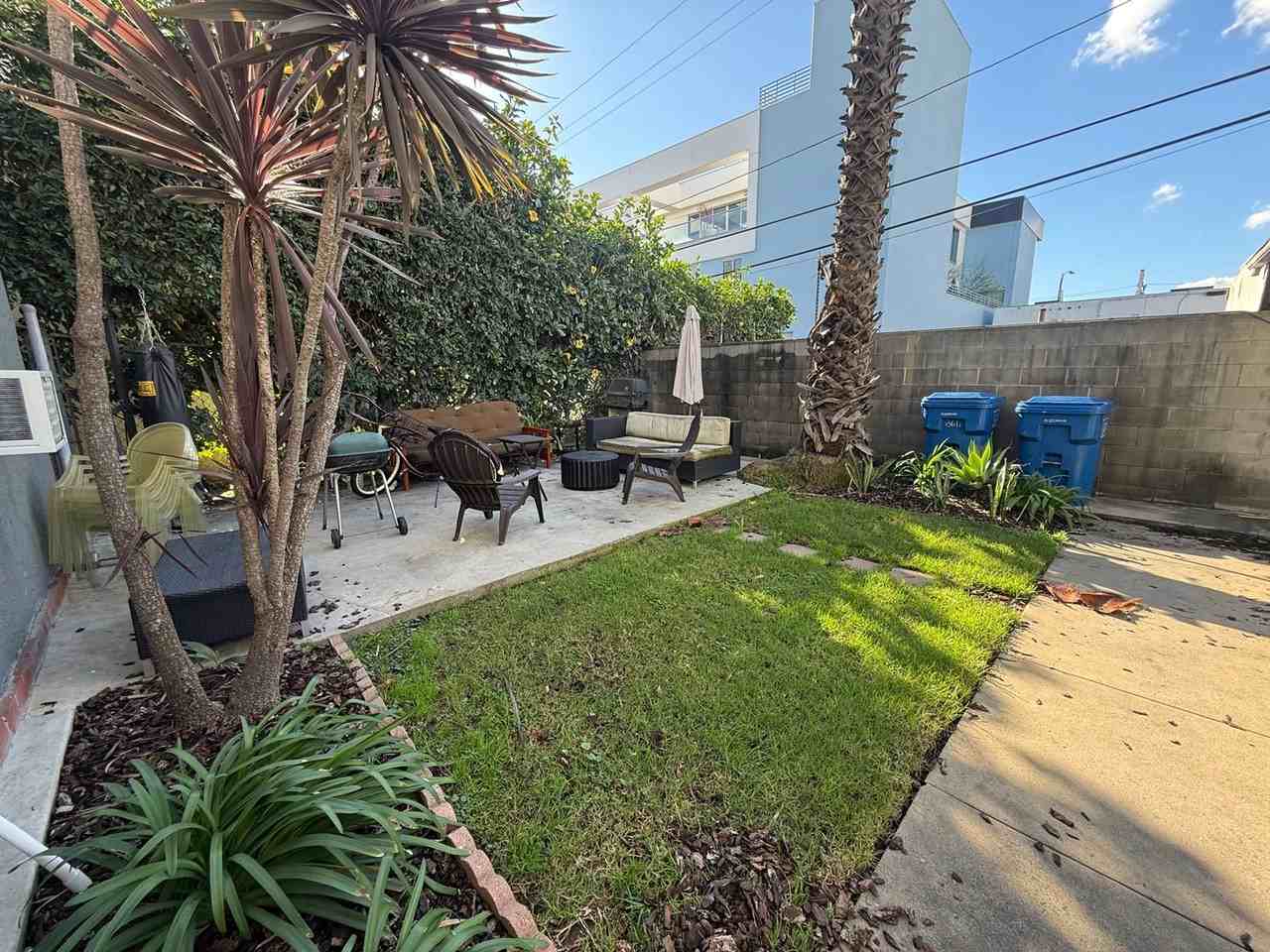 335 N Orange Grove Ave - Photo 3 of 4