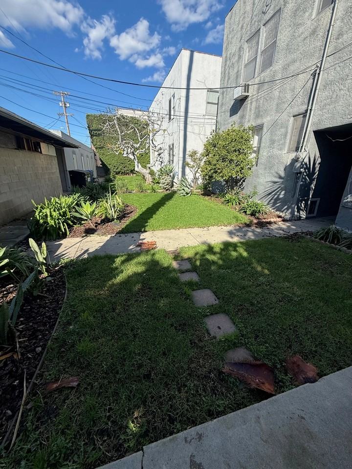 335 N Orange Grove Ave - Photo 4 of 4