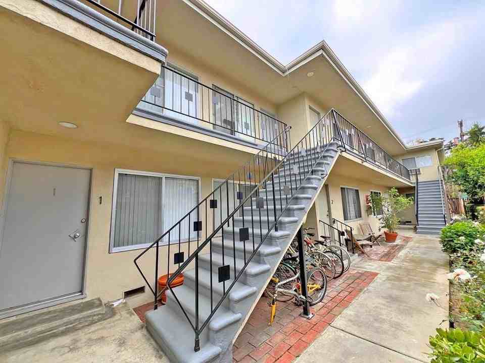 4215 McLaughlin Ave - Photo 2 of 21