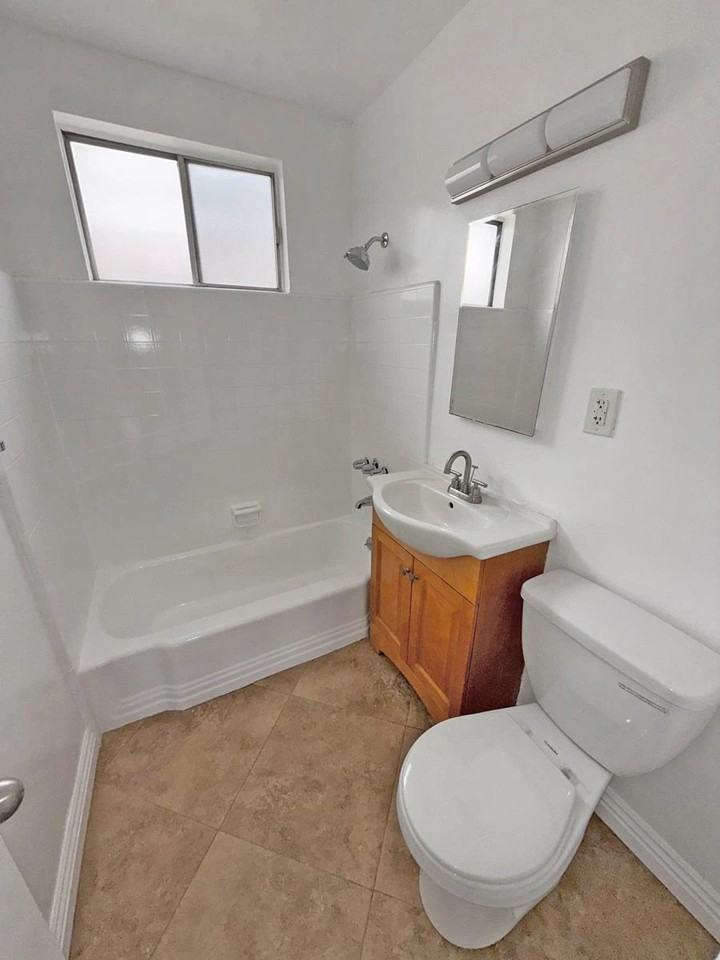 4215 McLaughlin Ave - Photo 7 of 21