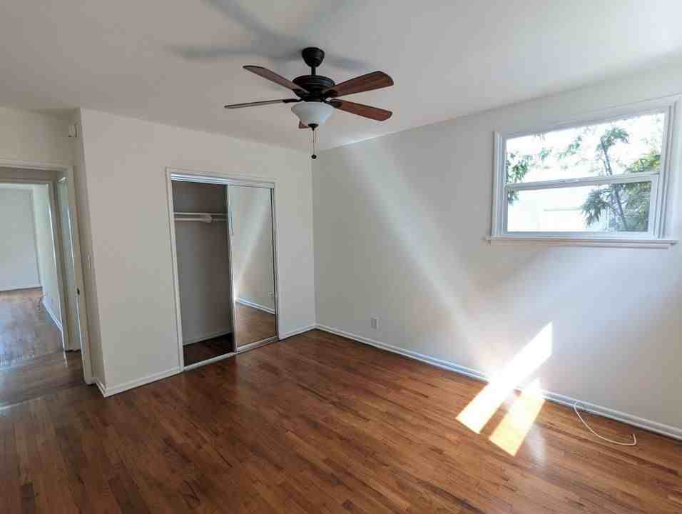 6127 Romaine St - Photo 6 of 35