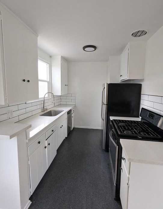 6127 Romaine St - Photo 7 of 35