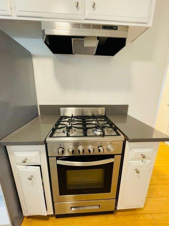 739 N Sweetzer Ave - Photo 6 of 21