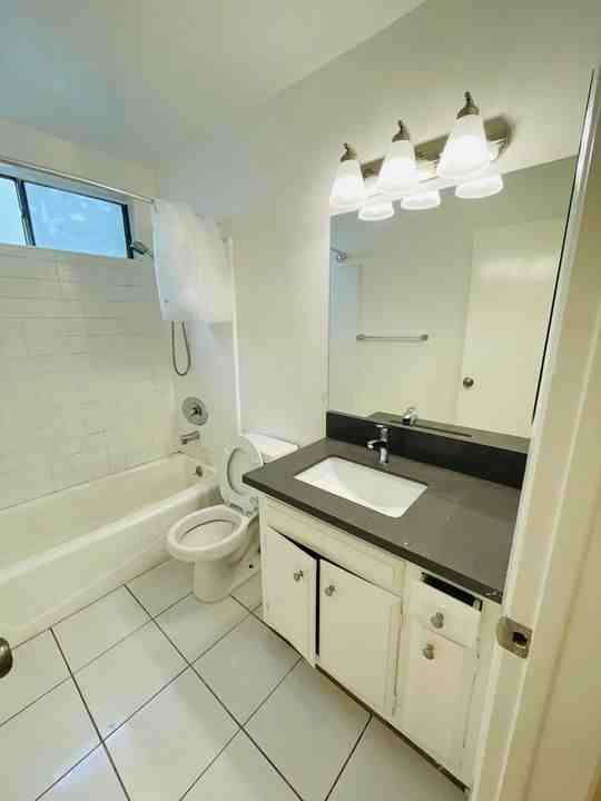 739 N Sweetzer Ave - Photo 7 of 21