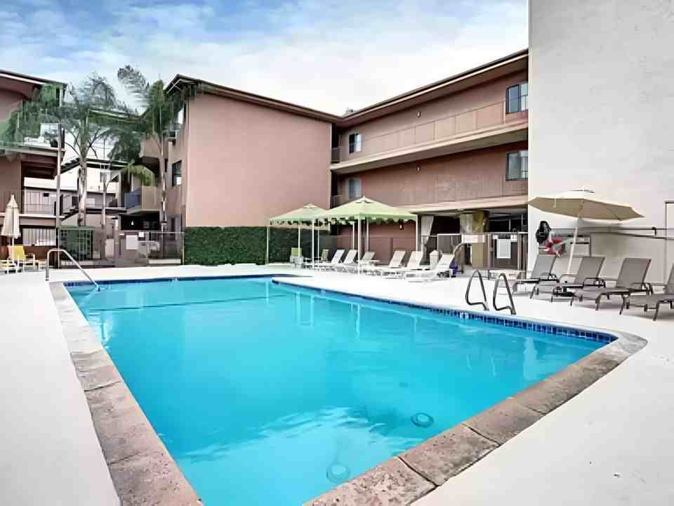 10760 Rose Ave. - Photo 4 of 50