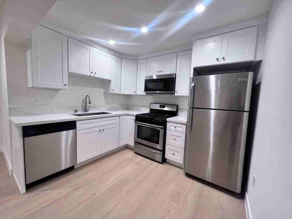 10760 Rose Ave. - Photo 7 of 50