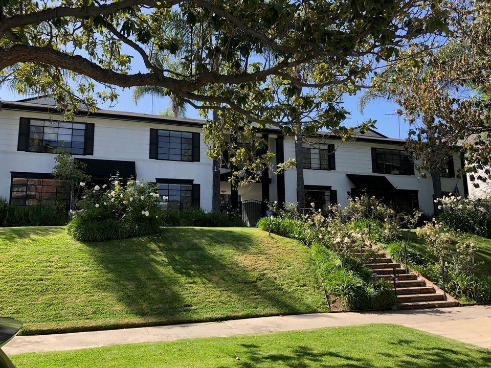 817 S Windsor Blvd - Photo 2 of 33