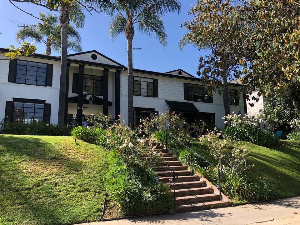 817 S Windsor Blvd - Photo 3 of 33