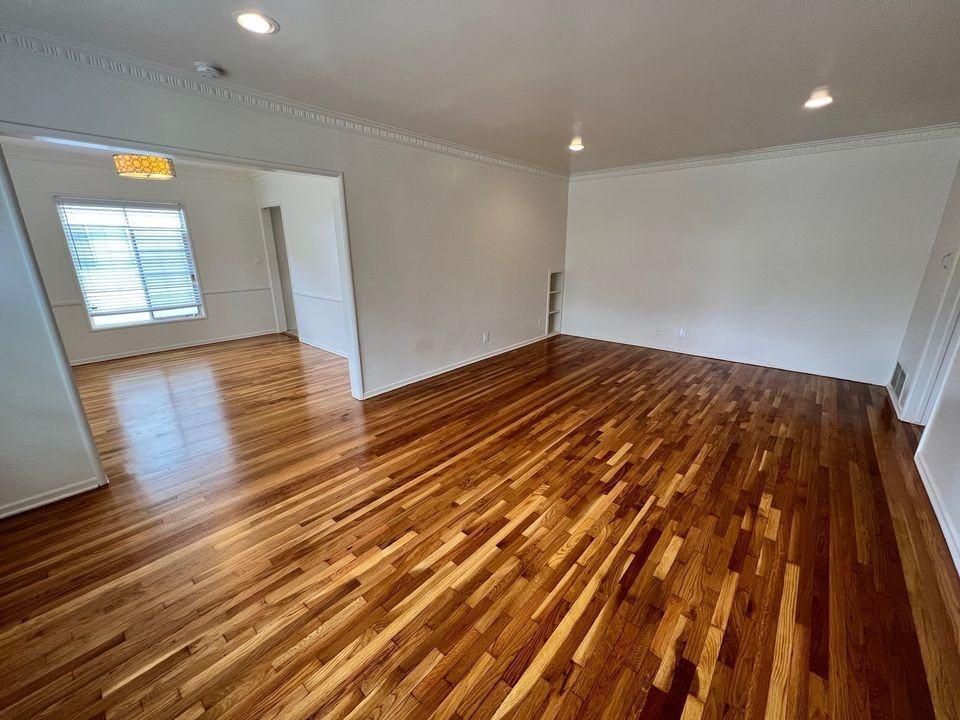 817 S Windsor Blvd - Photo 6 of 33