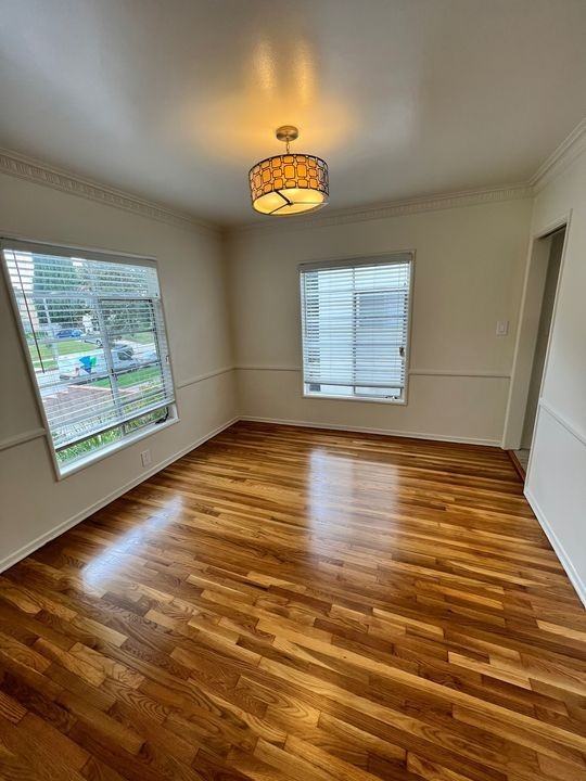 817 S Windsor Blvd - Photo 7 of 33