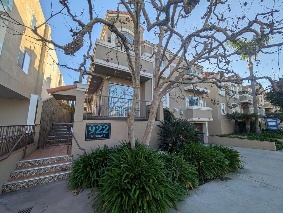 922 N Croft Ave - Photo 2 of 44