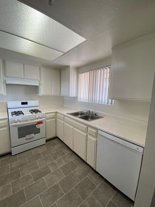 14020 Yukon Avenue, - Photo 4 of 50