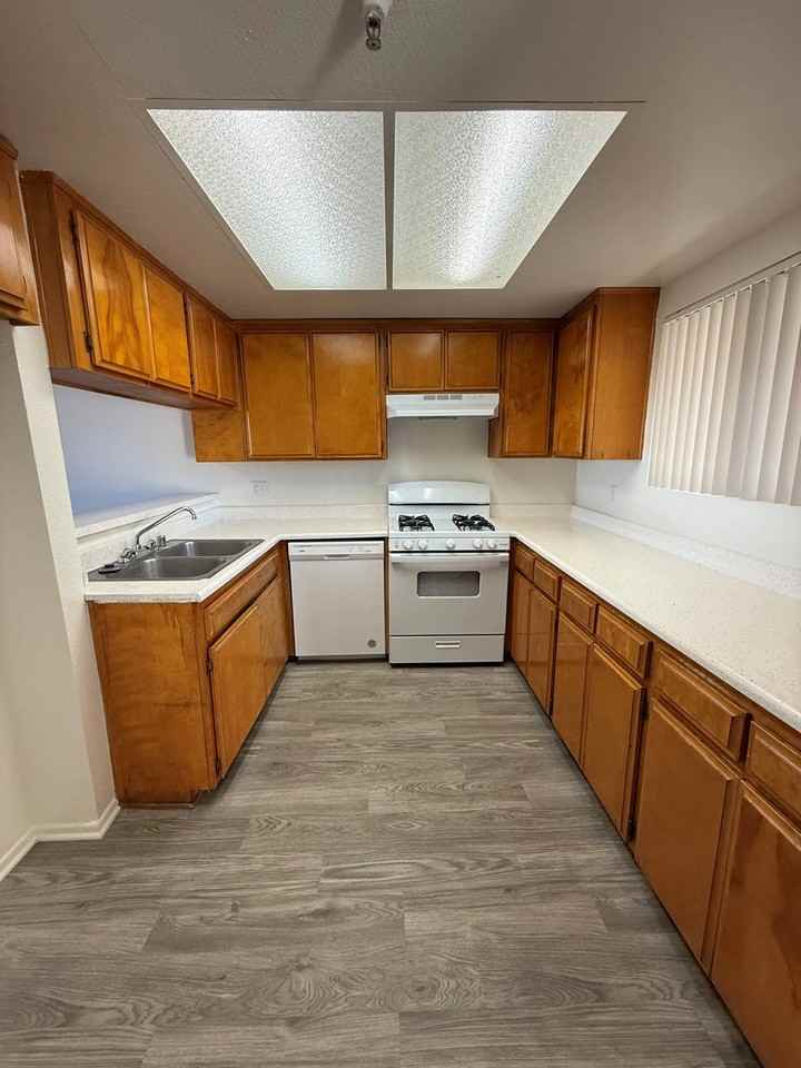 14020 Yukon Avenue, - Photo 5 of 50