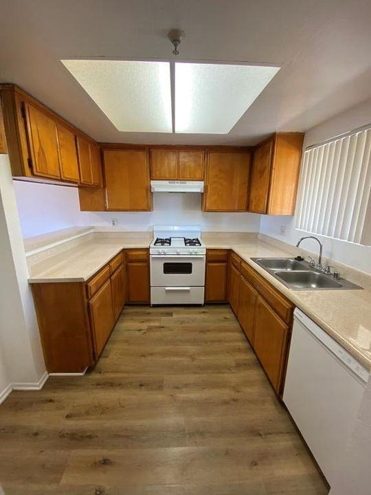 14020 Yukon Avenue, - Photo 7 of 50