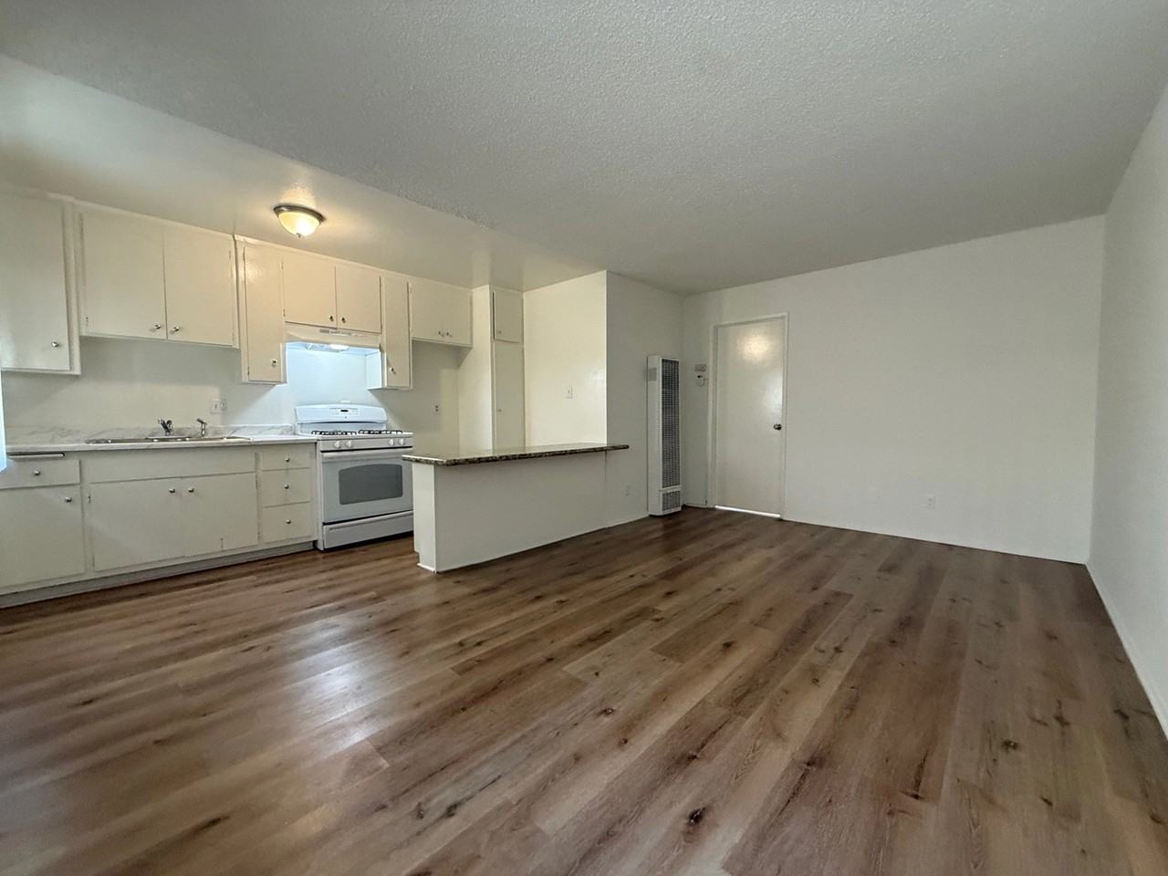 14608 Yukon Avenue, - Photo 5 of 50