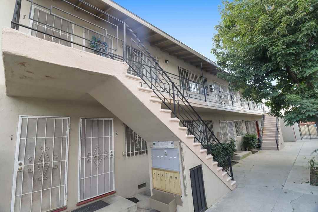 1521 Beloit Avenue, - Photo 3 of 50