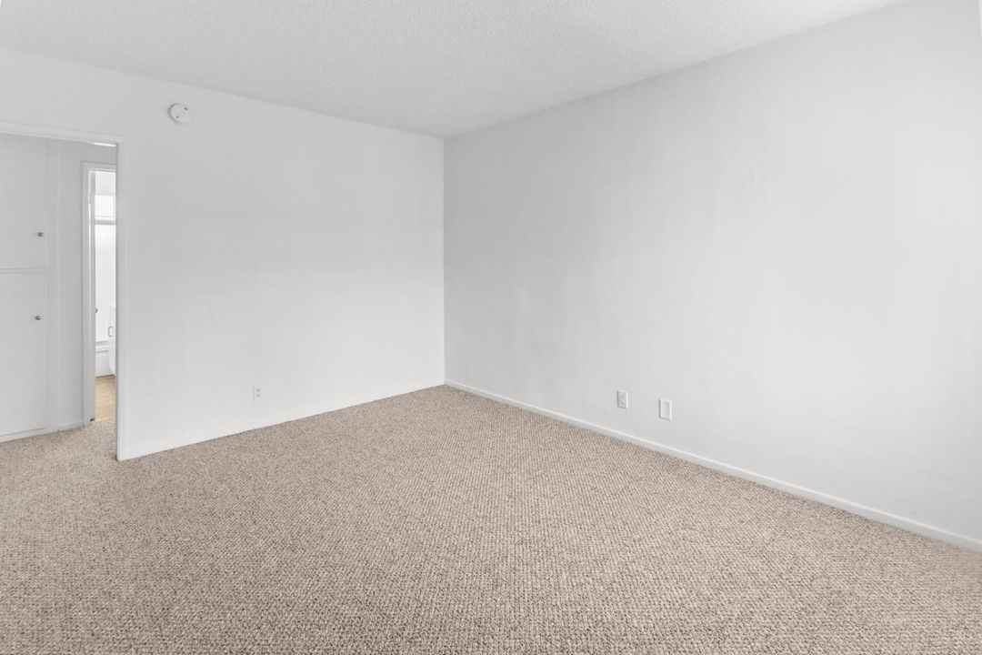 1521 Beloit Avenue, - Photo 5 of 50