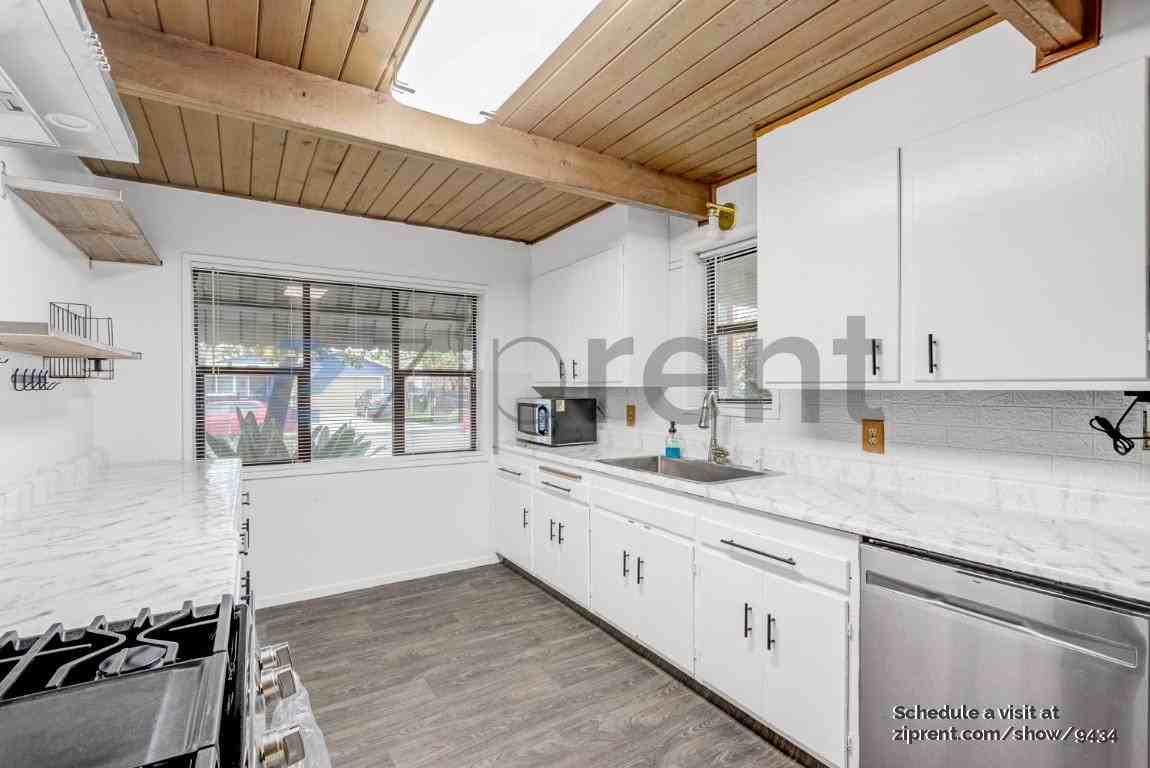 160 Arcade Blvd - Photo 4 of 22