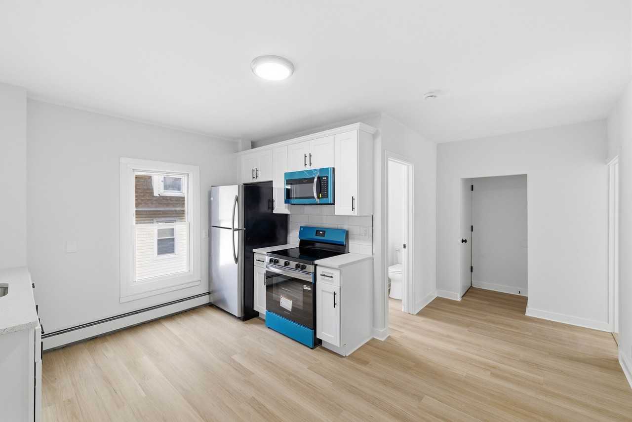 848 Bank Street #2nd Floor - Photo 7 of 17