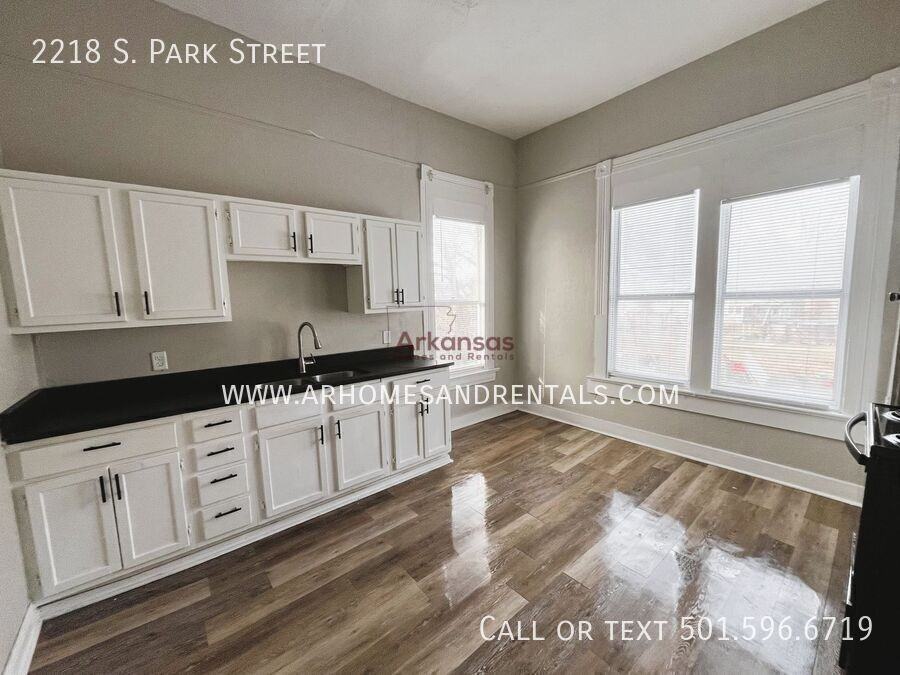 2218 S Park St - Photo 4 of 11