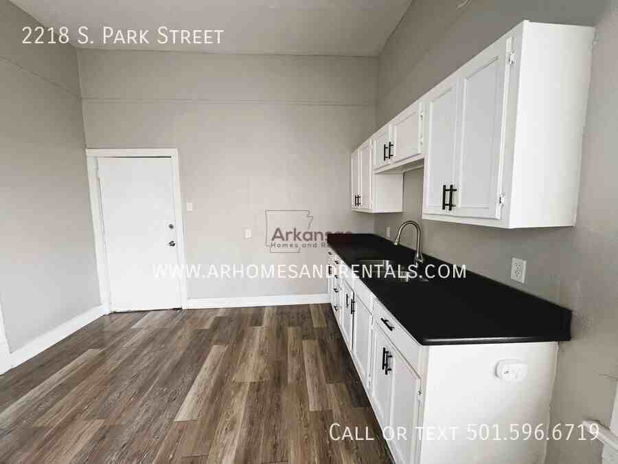 2218 S Park St - Photo 6 of 11