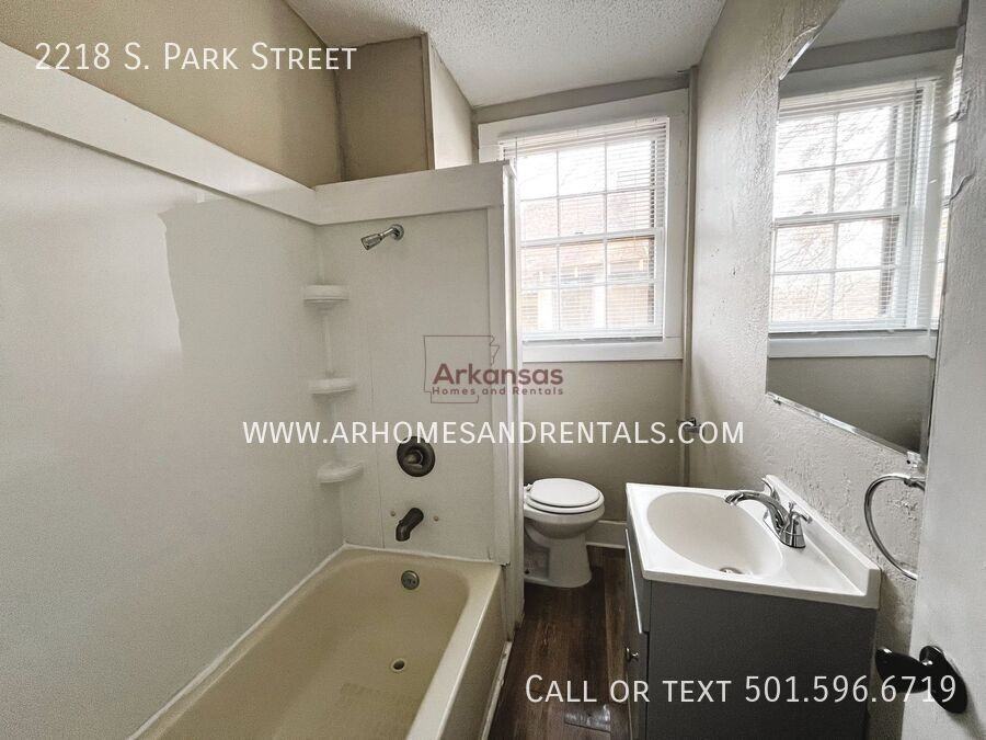 2218 S Park St - Photo 7 of 11