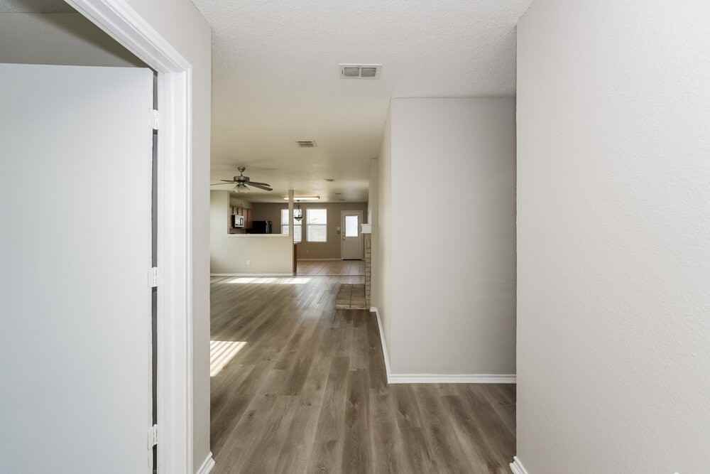 3969 Irish Setter Dr - Photo 3 of 16