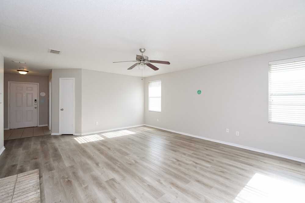 3969 Irish Setter Dr - Photo 4 of 16