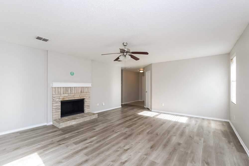 3969 Irish Setter Dr - Photo 5 of 16