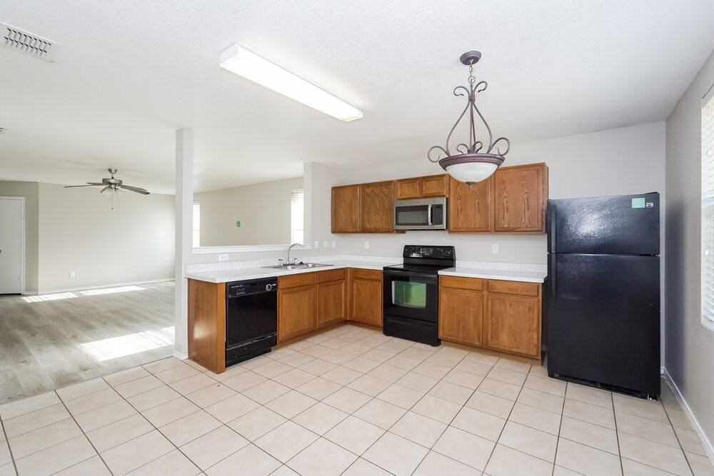 3969 Irish Setter Dr - Photo 7 of 16