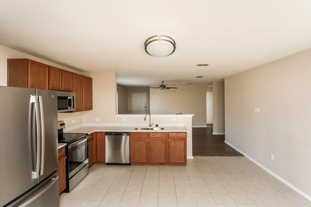 1316 Hazelnut Dr - Photo 5 of 16