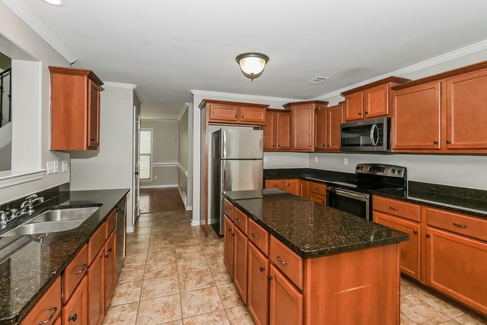 6755 Clarmore Dr - Photo 7 of 17