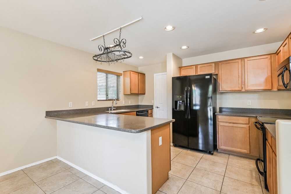 816 W Calle Ormino - Photo 7 of 17