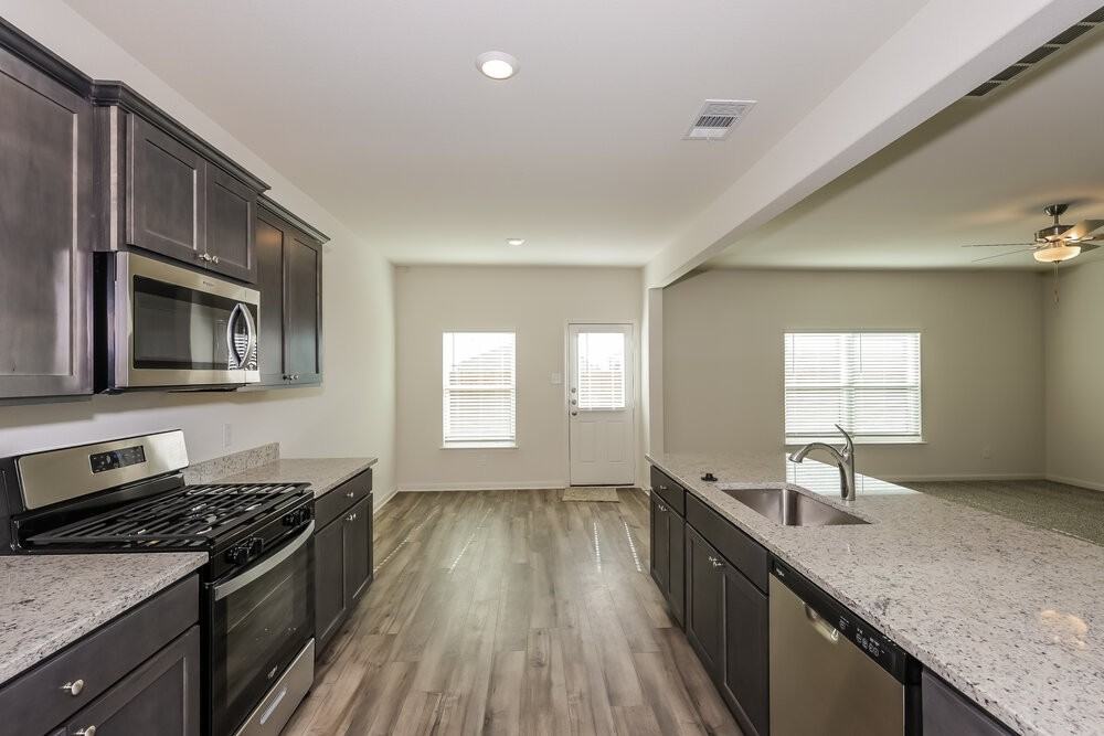 1328 Redpine Dr - Photo 6 of 17