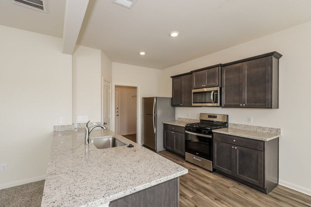 1328 Redpine Dr - Photo 7 of 17