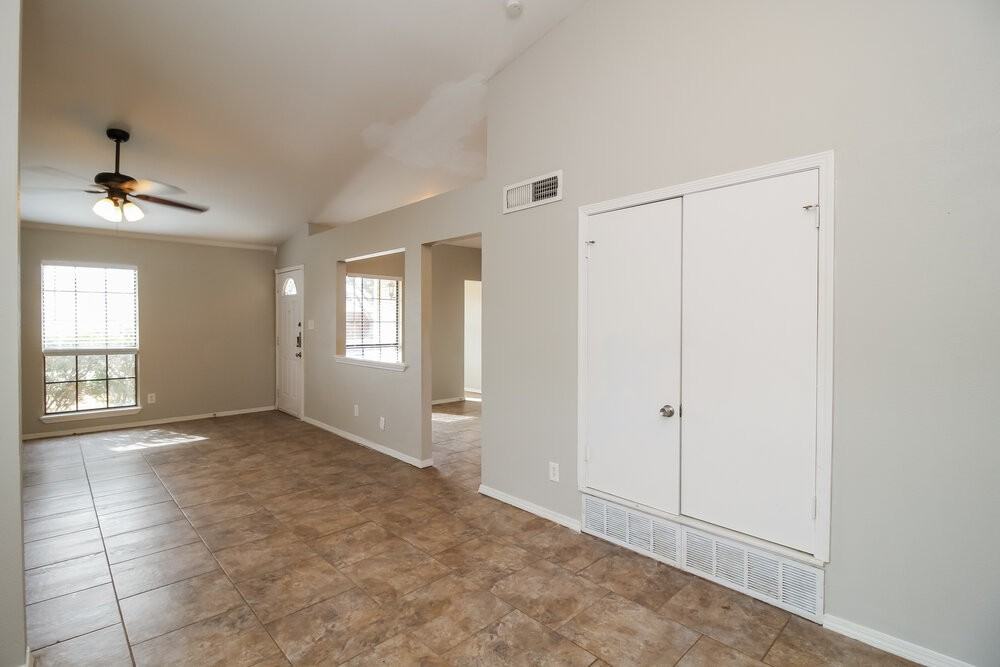 5609 Powers St - Photo 5 of 16