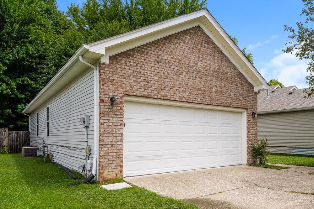 11111 Meadow Chase Ct - Photo 3 of 16