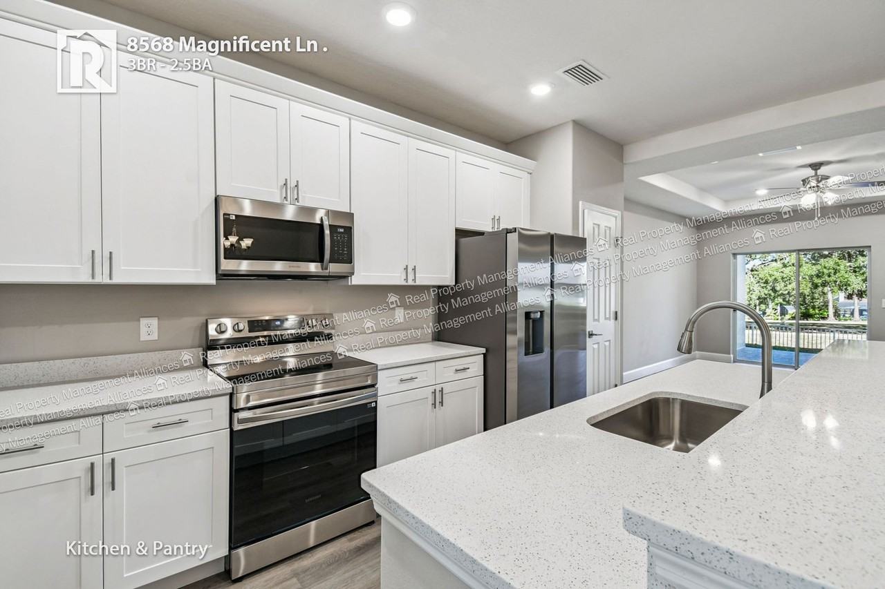 8568 Magnificent Ln - Photo 5 of 22