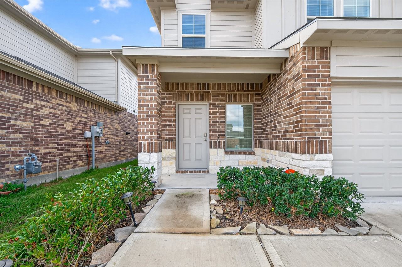 21170 Alder Oaks Dr #21170 - Photo 4 of 48