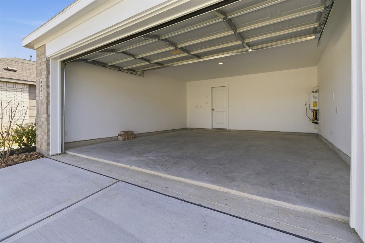 6006 Patriot Sound Drive #6006 - Photo 3 of 36